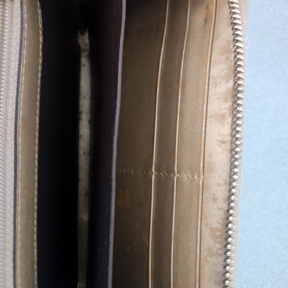 GUCCI Wallet Authentic 💯 - Picture 7 of 16